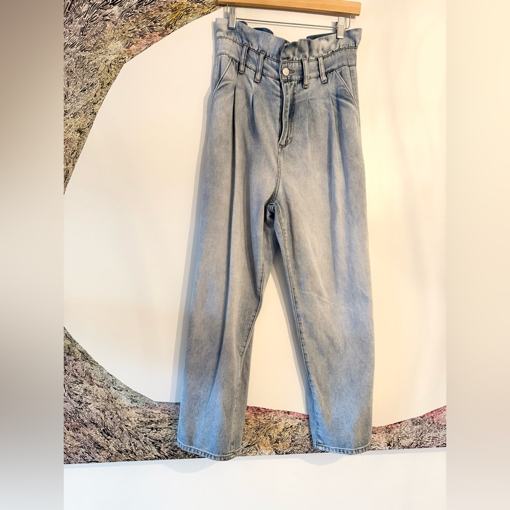 Blank NYC High waisted belted Paper Bag light wash jean sz 29